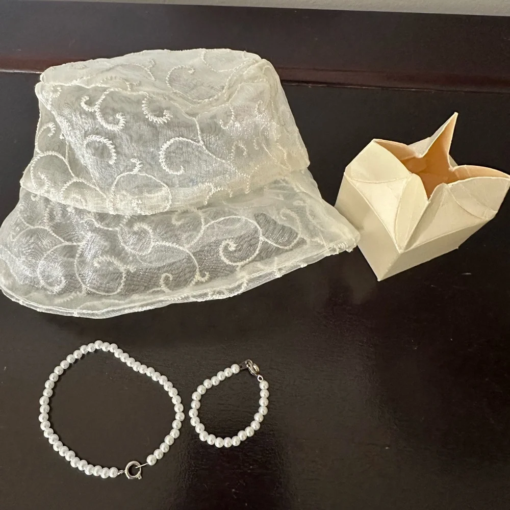 Retired American Girl White Lace Garden Hat with Pearl Necklace & Bracelet VGUC